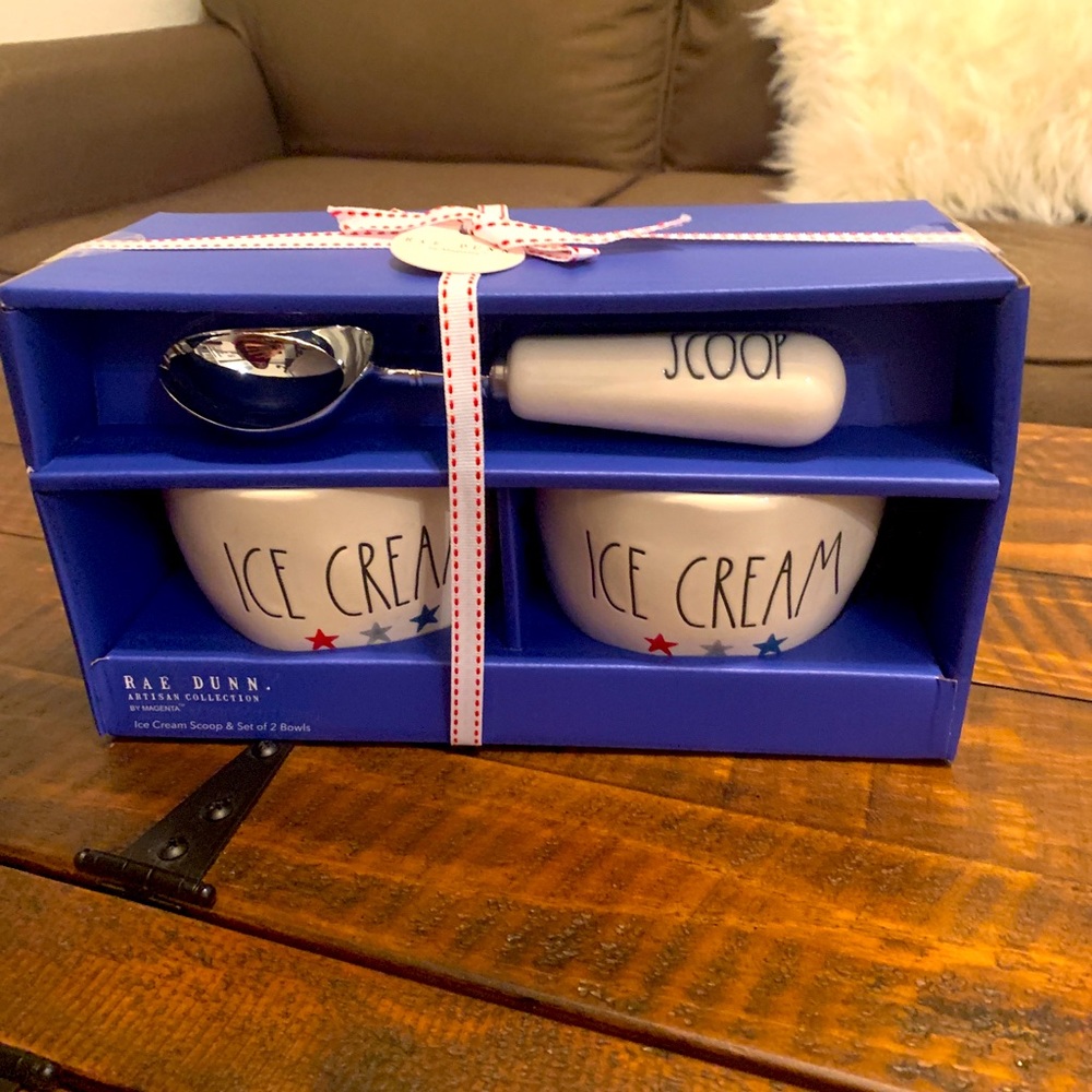 NWT’s Rae Dunn 4th of July Ice Cream Set